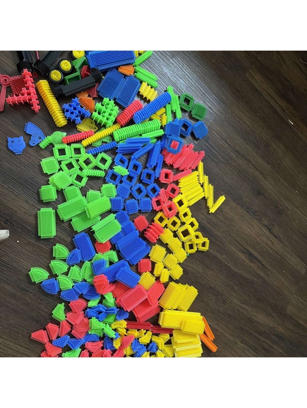 🧩 Battat Bristle Blocks Large Mixed Lot – 410 Pieces – No Original Box